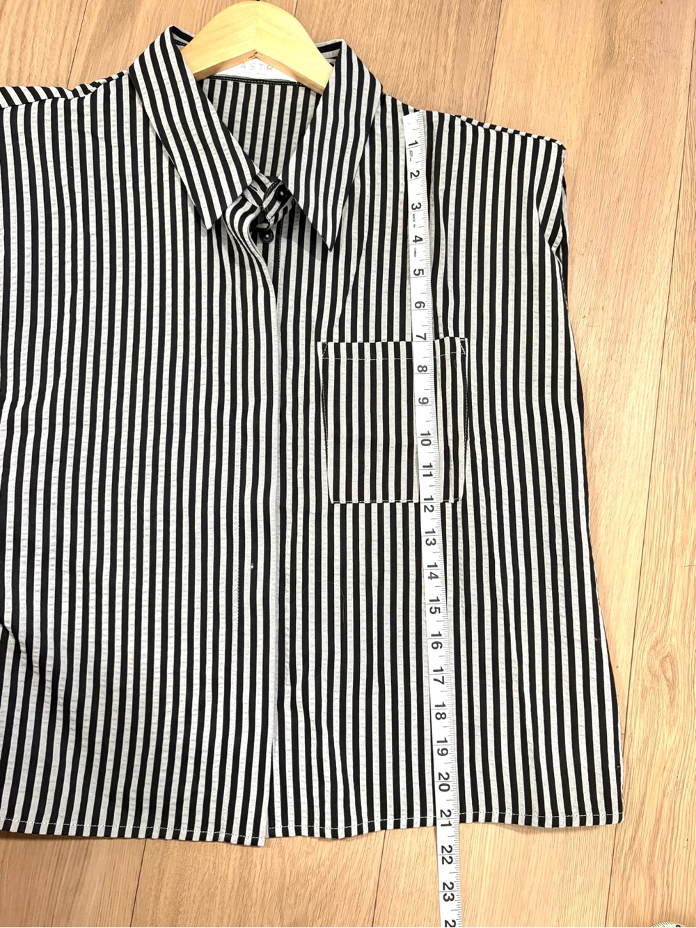 ASTR The Label Striped Sleeveless Shoulder Pad Blouse Black White Medium - Picture 7 of 8